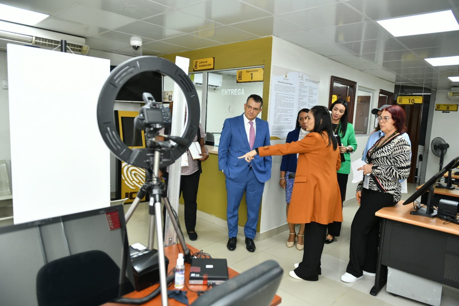 Jáquez Liranzo supervisa centros de cedulación en el Gran Santo Domingo